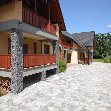 Apartmany Best I. Bešeňová Exteriör bild